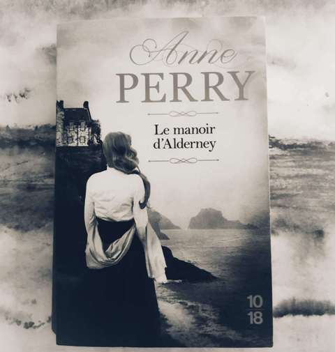 Couverture du roman Le manoir d'Alderney d'Anne Perry